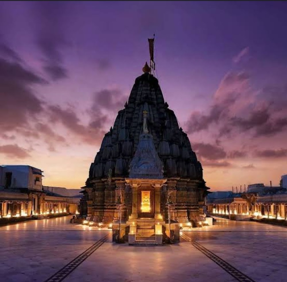 Neminath Bhagwan idol on Mount Girnar against vast skies — the 22nd Tirthankara of Jainism