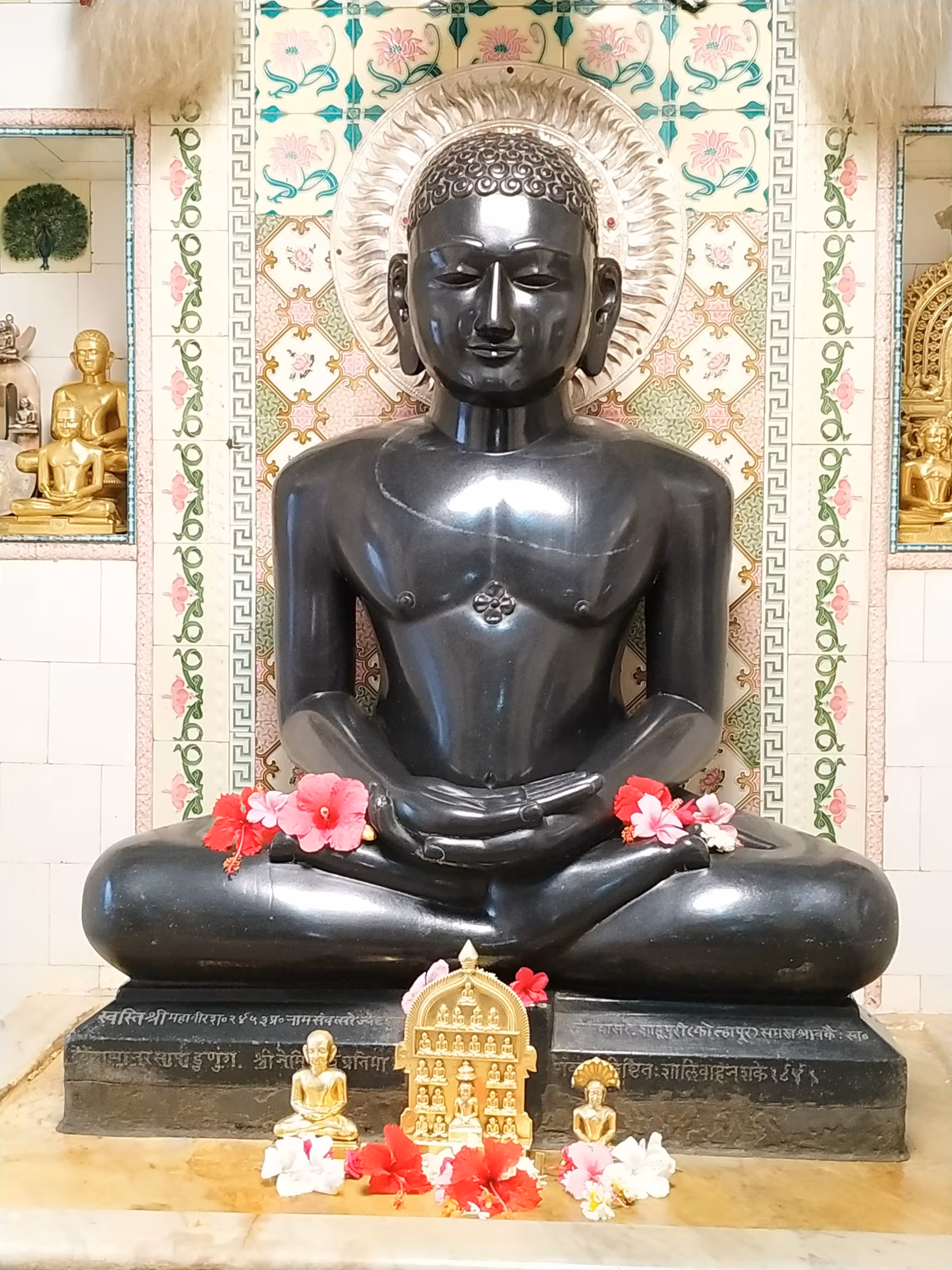 Shri 1008 Neminath Bhagwan Digambar Jain Mandir, Shahupuri, Kolhapur